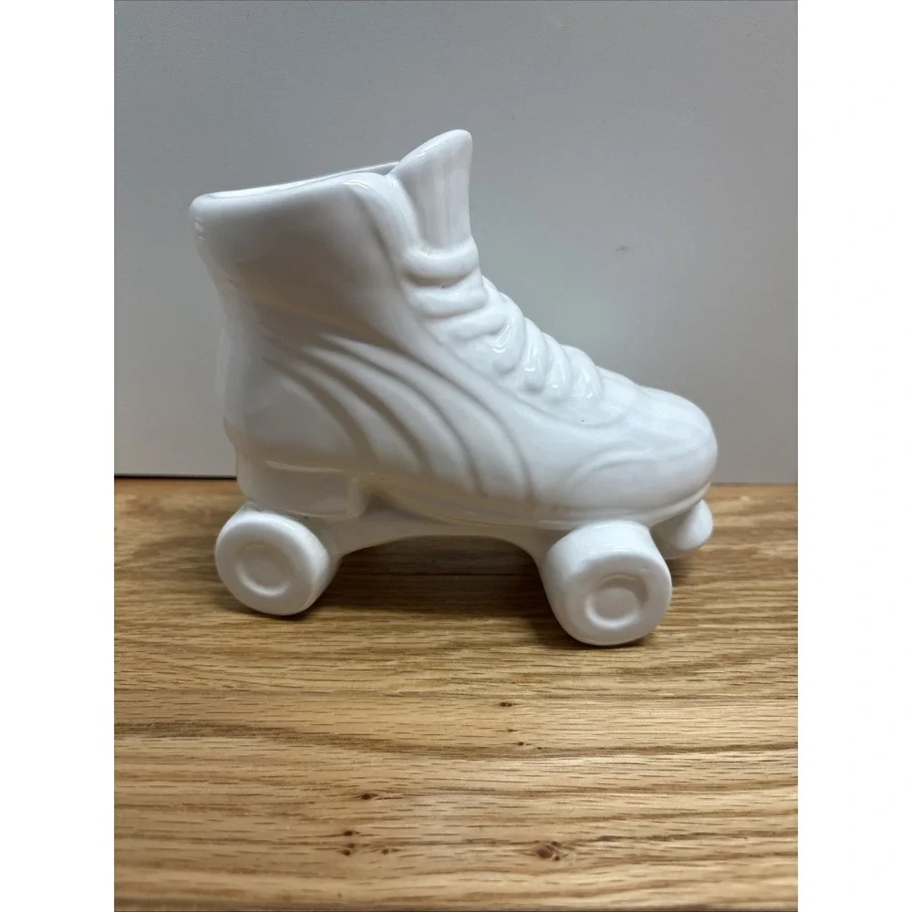 Ceramic Planter Flower Pot Vase Quad Roller Skate White Vintage 5.5